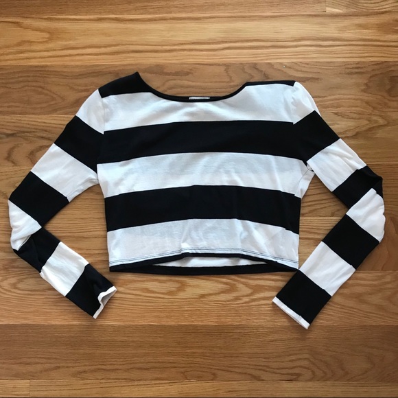 Forever 21 Tops - black and white striped crop top